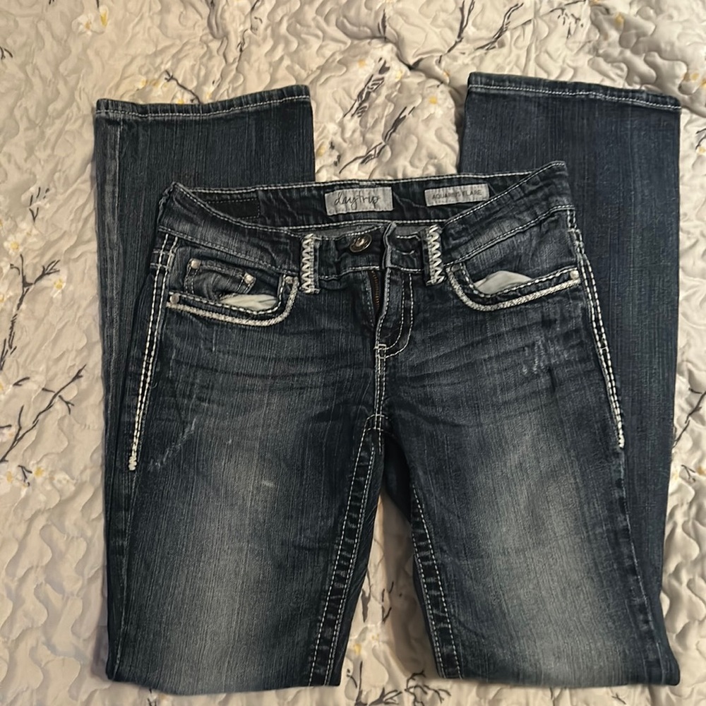 Cute Daytrip Aquarius Flare. Size 28x34